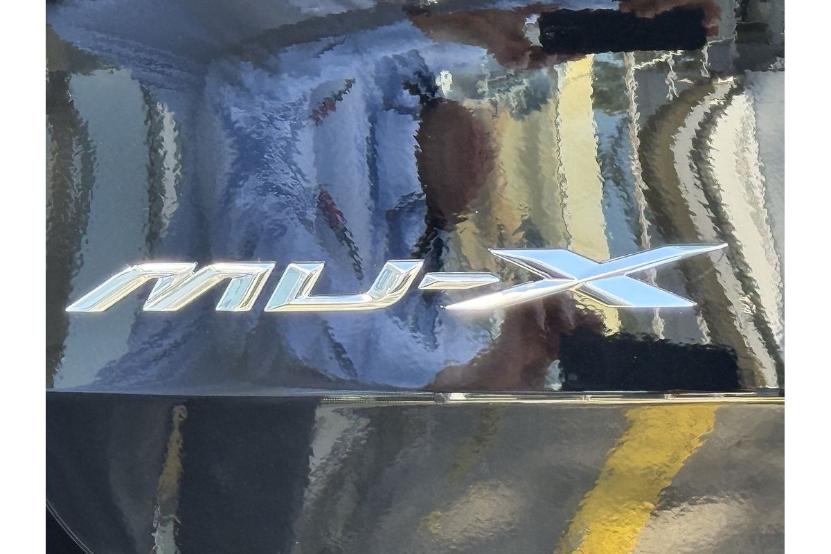 2025 Isuzu MU-X X-TERRAIN