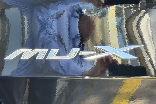 2025 Isuzu MU-X X-TERRAIN