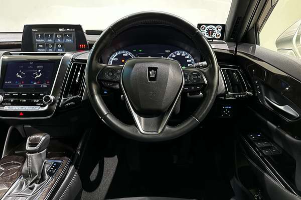 2018 Toyota Crown Hybrid G Executive GWS224