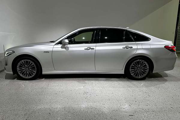 2018 Toyota Crown Hybrid G Executive GWS224