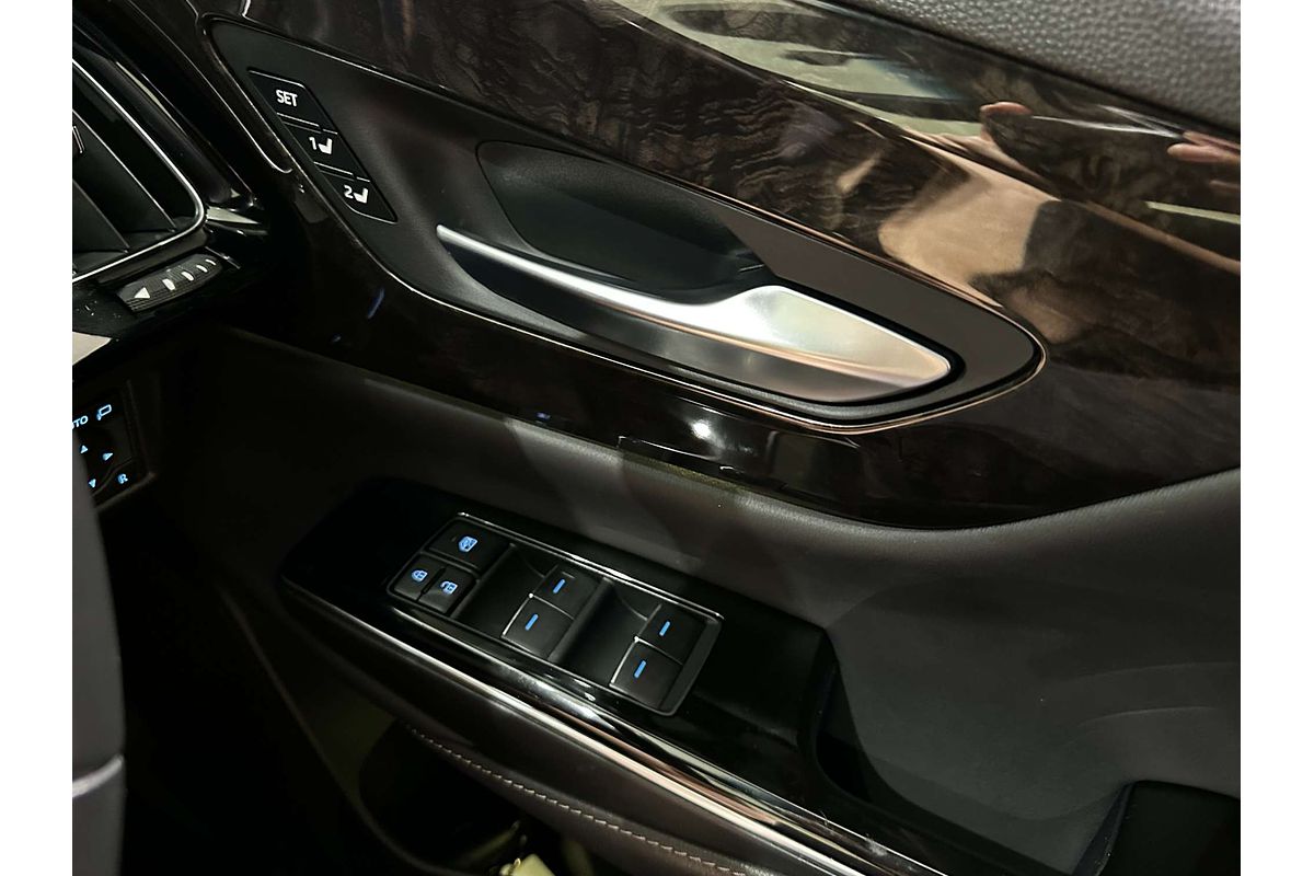 2018 Toyota Crown Hybrid G Executive GWS224