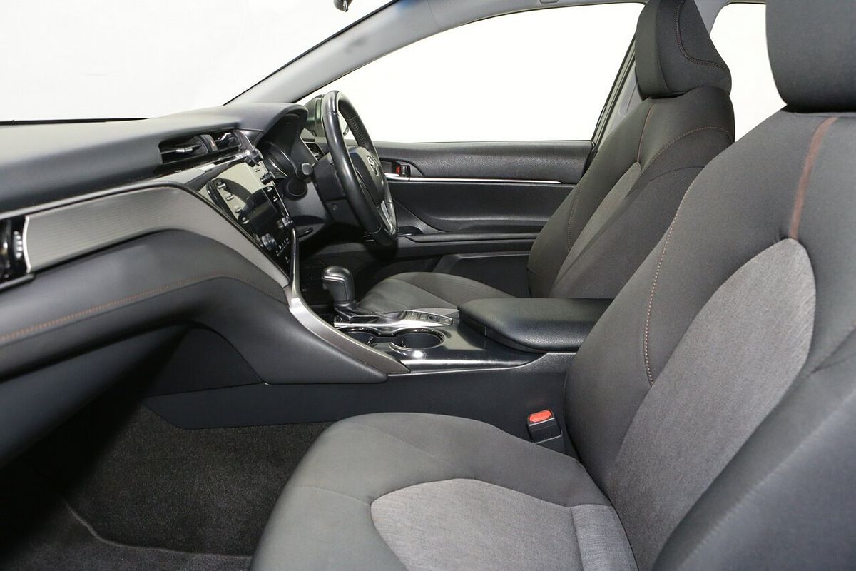 2020 Toyota Camry Ascent Sport AXVH70R