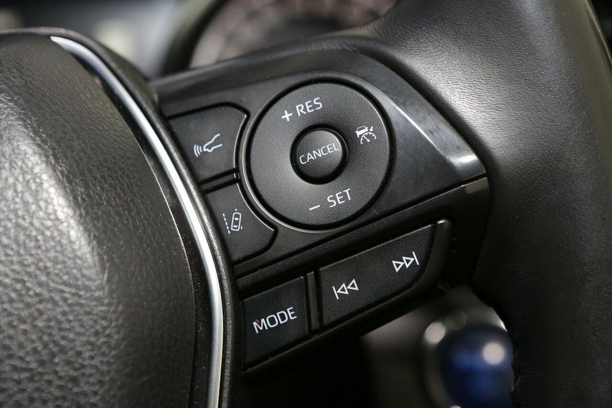 2020 Toyota Camry Ascent Sport AXVH70R