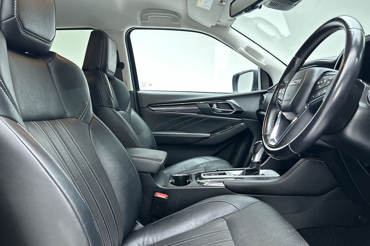 2022 Isuzu MU-X LS-T