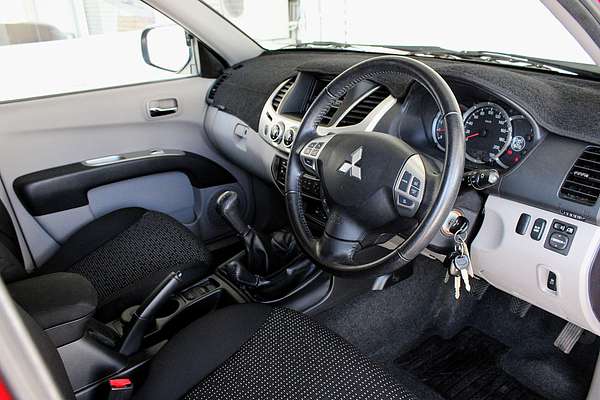 2013 Mitsubishi Triton GLX-R MN 4X4