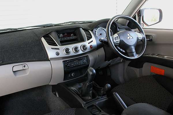 2013 Mitsubishi Triton GLX-R MN 4X4