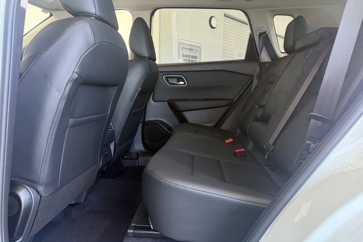 2025 Nissan X-TRAIL ST-L T33