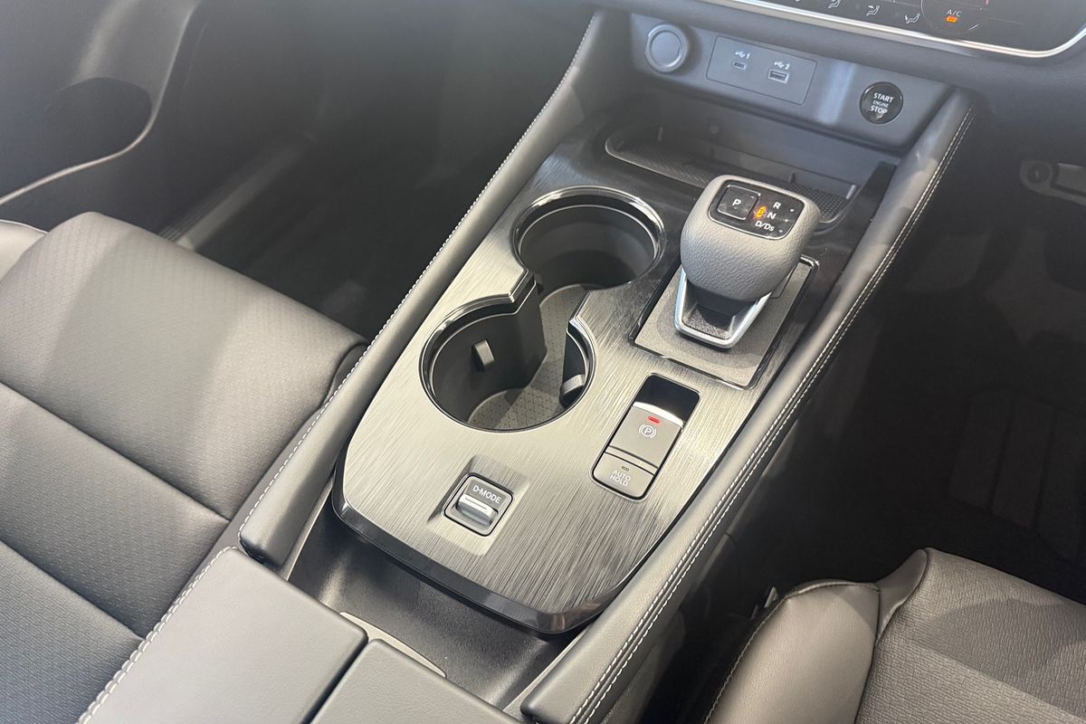 2025 Nissan X-TRAIL ST-L T33