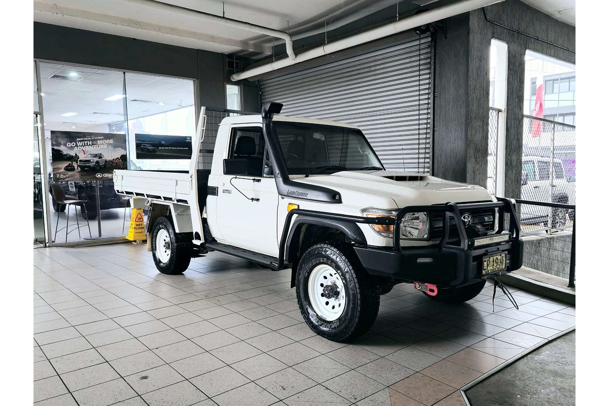 LANDCRUISER VDJ79R MY18 WORKMATE (4x4) 4.5L DTV8 DIESEL TURBO F/INJ 5 SP MANUAL C/CHAS LANDCRUISER VDJ79R MY18 WORKMATE (4x4) 4.5L DTV8 DIESEL TURBO F/INJ 5 SP MANUAL C/CHAS