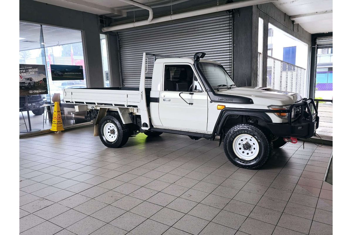 LANDCRUISER VDJ79R MY18 WORKMATE (4x4) 4.5L DTV8 DIESEL TURBO F/INJ 5 SP MANUAL C/CHAS LANDCRUISER VDJ79R MY18 WORKMATE (4x4) 4.5L DTV8 DIESEL TURBO F/INJ 5 SP MANUAL C/CHAS