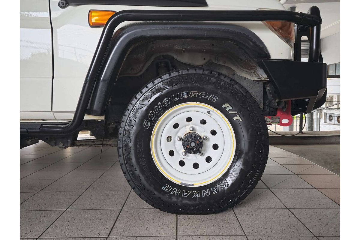 LANDCRUISER VDJ79R MY18 WORKMATE (4x4) 4.5L DTV8 DIESEL TURBO F/INJ 5 SP MANUAL C/CHAS 