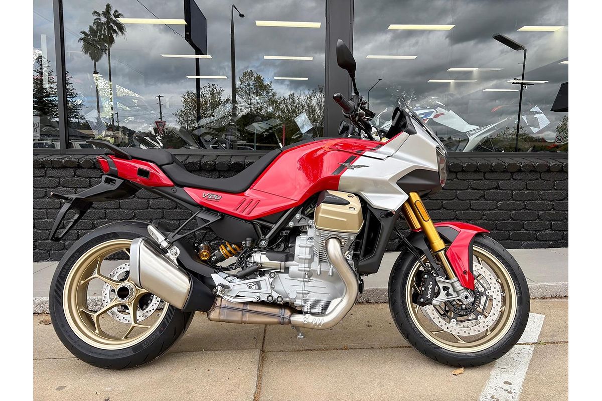 2025 Moto Guzzi V100 Mandello V100