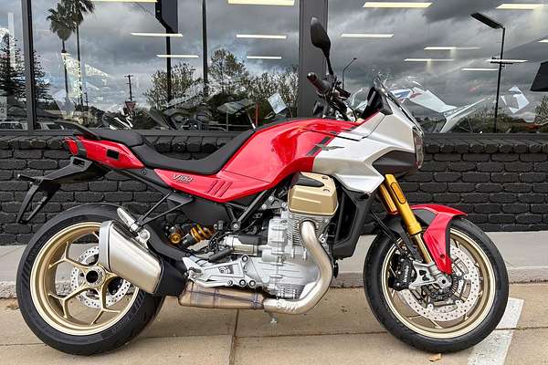 2025 Moto Guzzi V100 Mandello V100