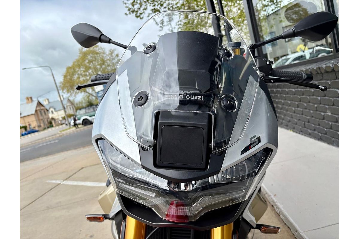 2025 Moto Guzzi V100 Mandello V100