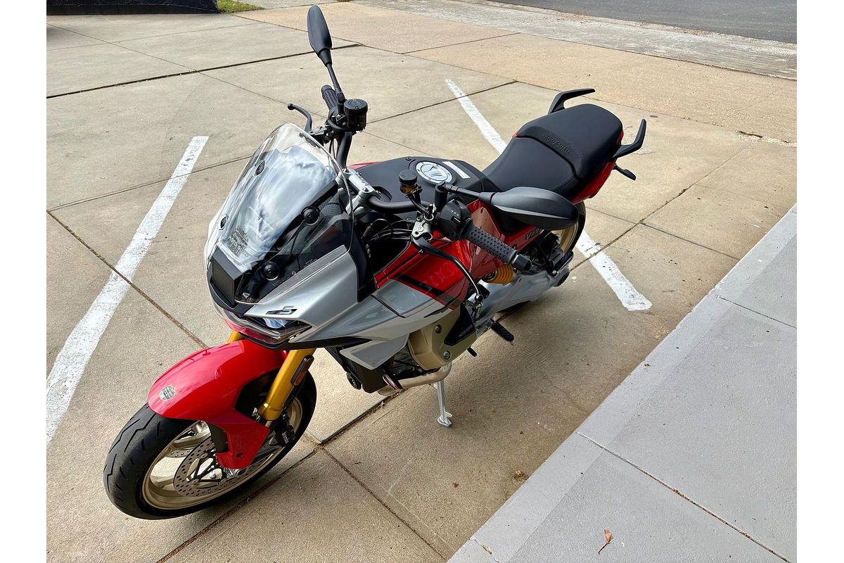 2025 Moto Guzzi V100 Mandello V100