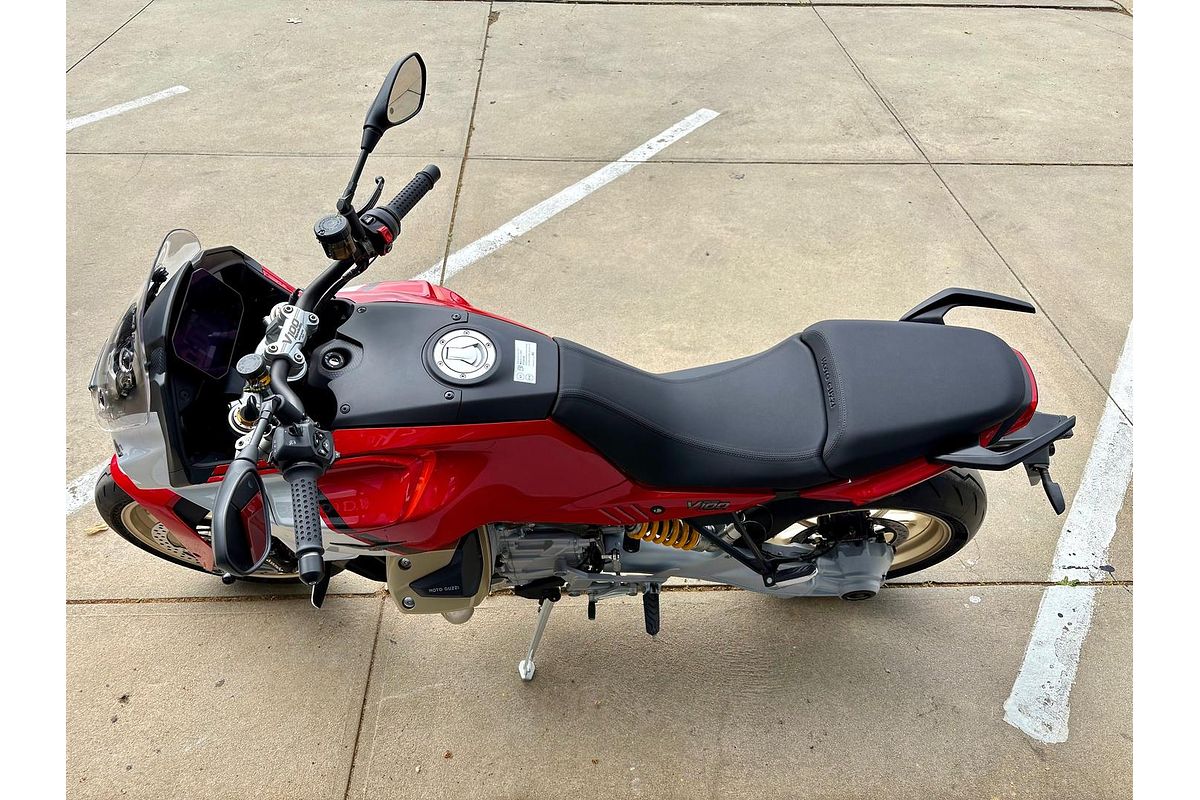 2025 Moto Guzzi V100 Mandello V100