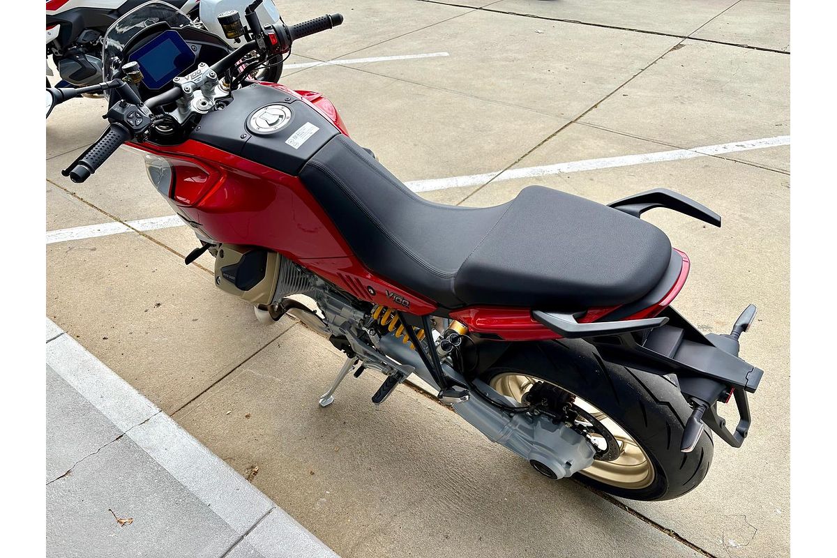 2025 Moto Guzzi V100 Mandello V100