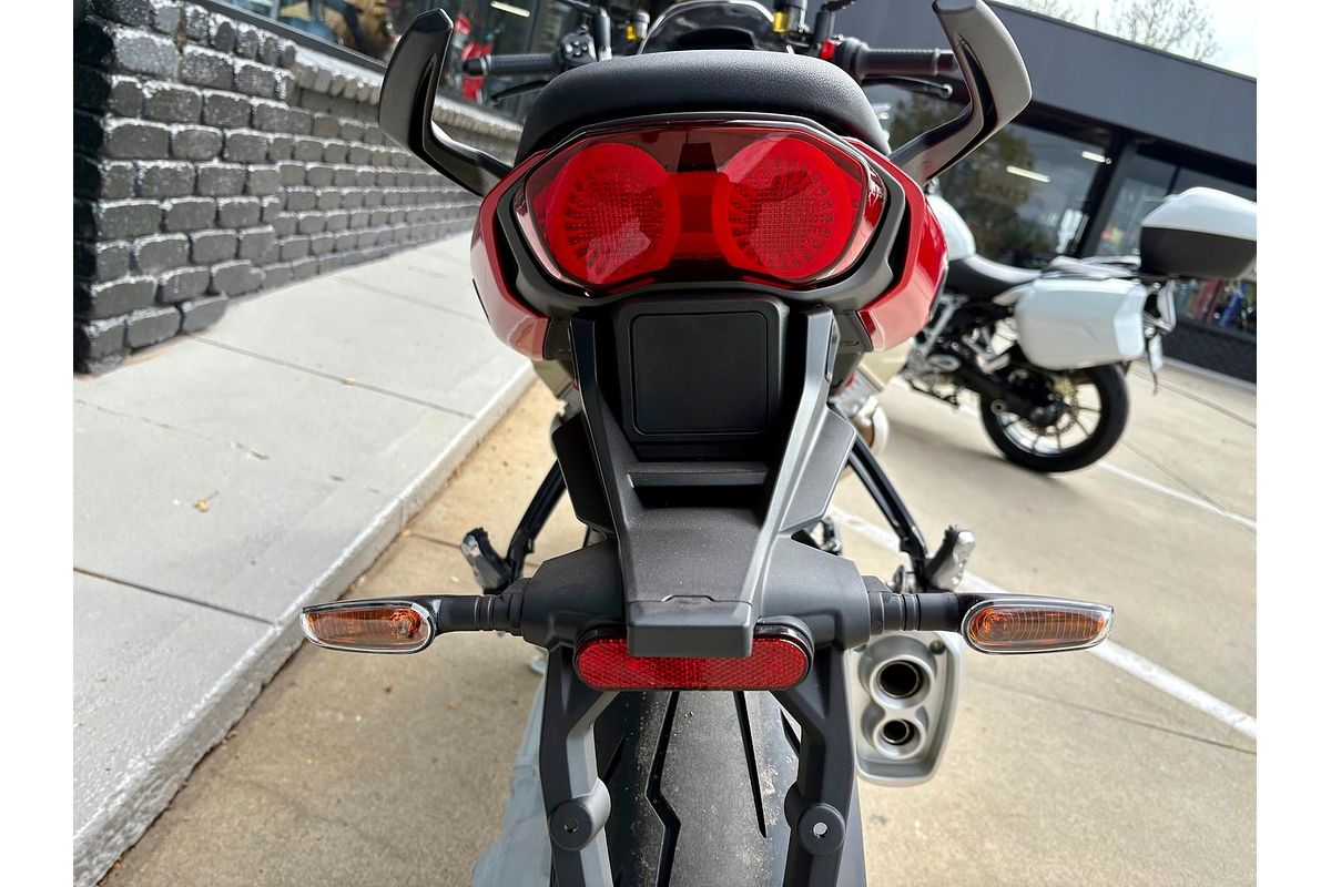 2025 Moto Guzzi V100 Mandello V100