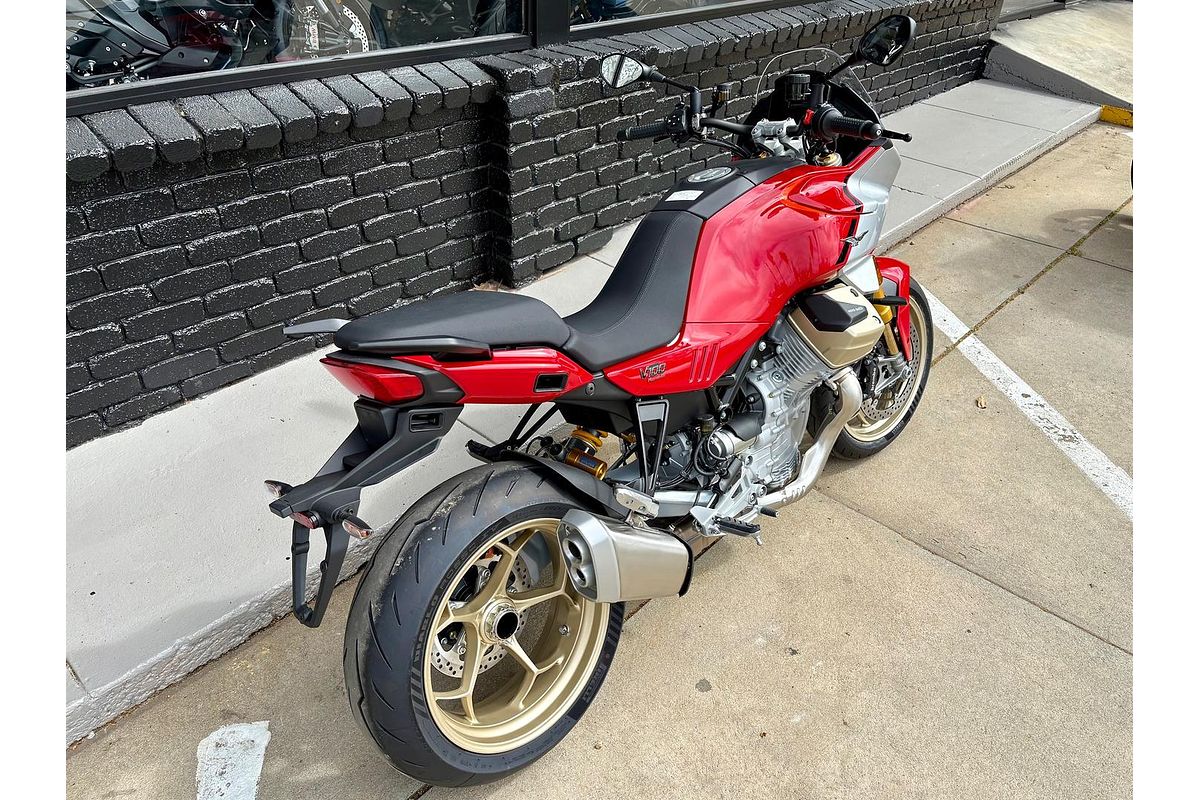 2025 Moto Guzzi V100 Mandello V100