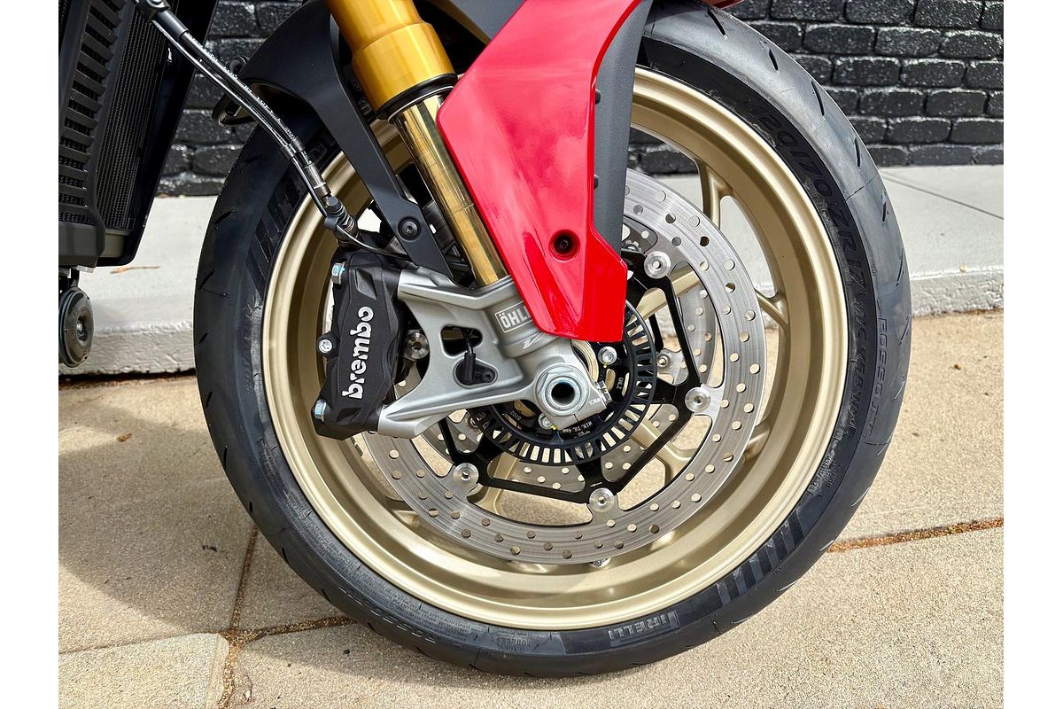 2025 Moto Guzzi V100 Mandello V100