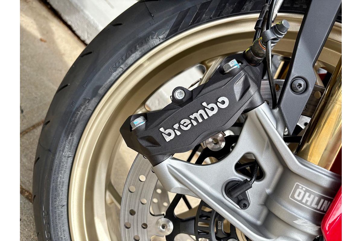 2025 Moto Guzzi V100 Mandello V100