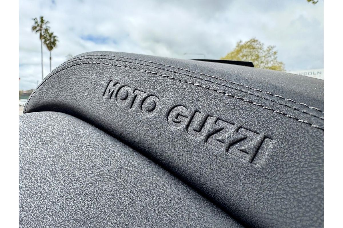 2025 Moto Guzzi V100 Mandello V100