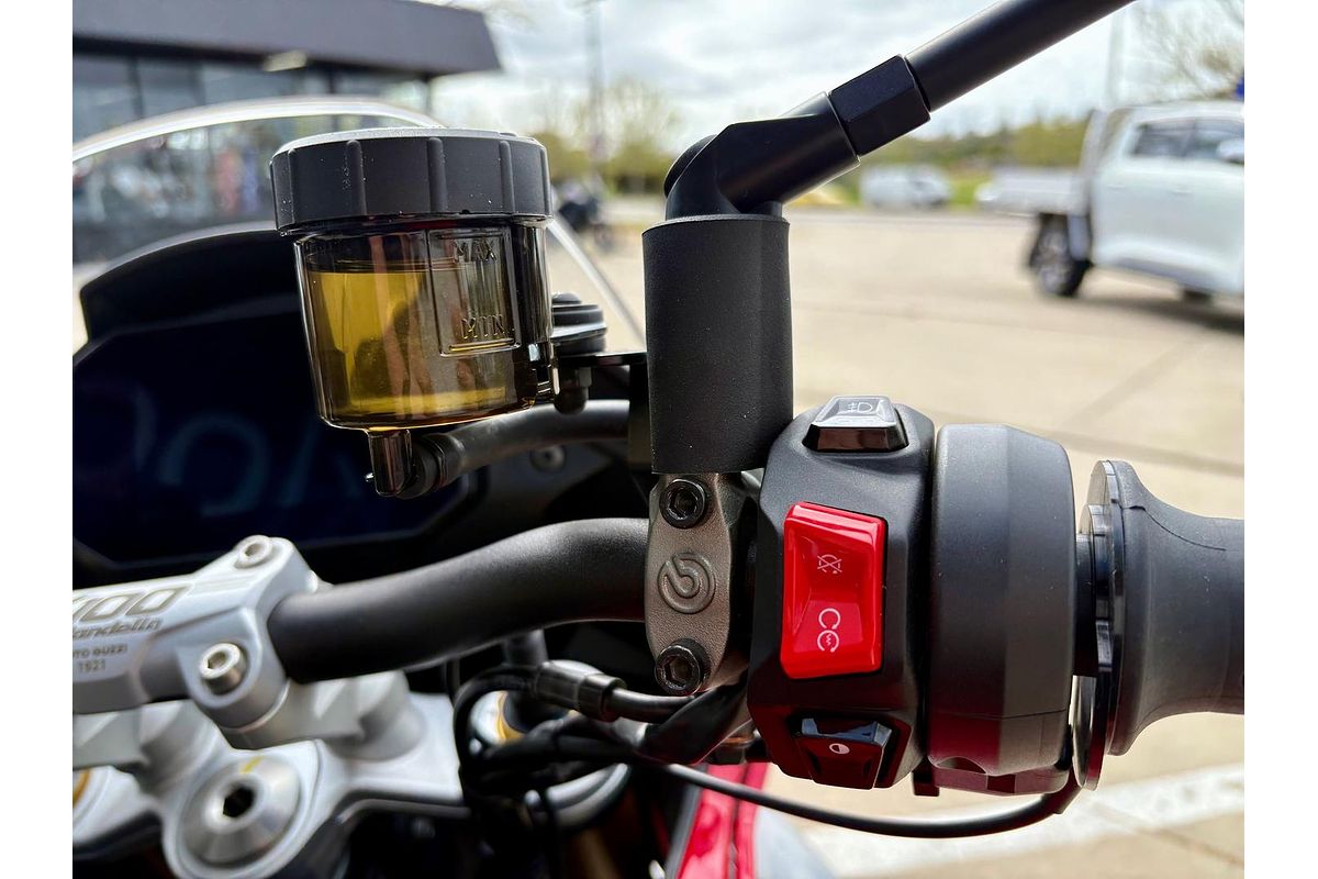 2025 Moto Guzzi V100 Mandello V100