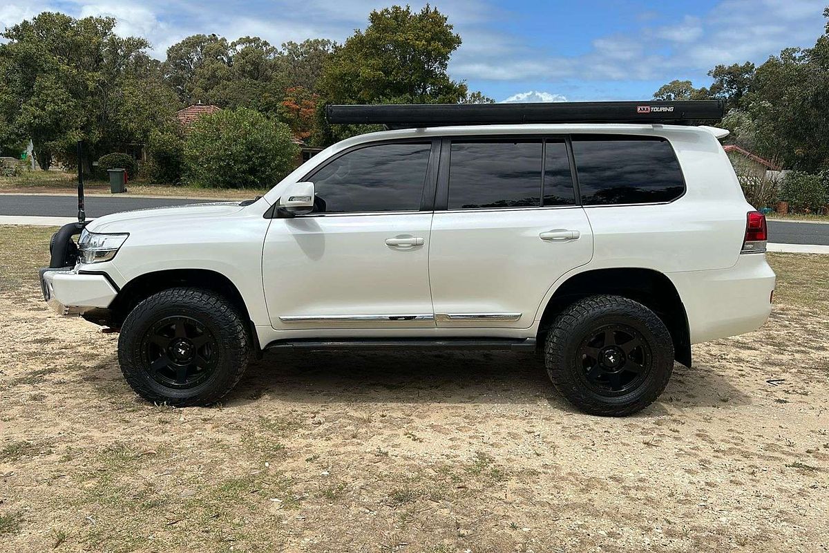 2019 Toyota Landcruiser Sahara VDJ200R