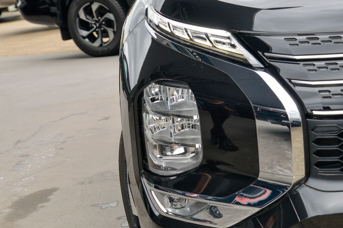 2025 Mitsubishi Outlander PHEV Exceed ZM