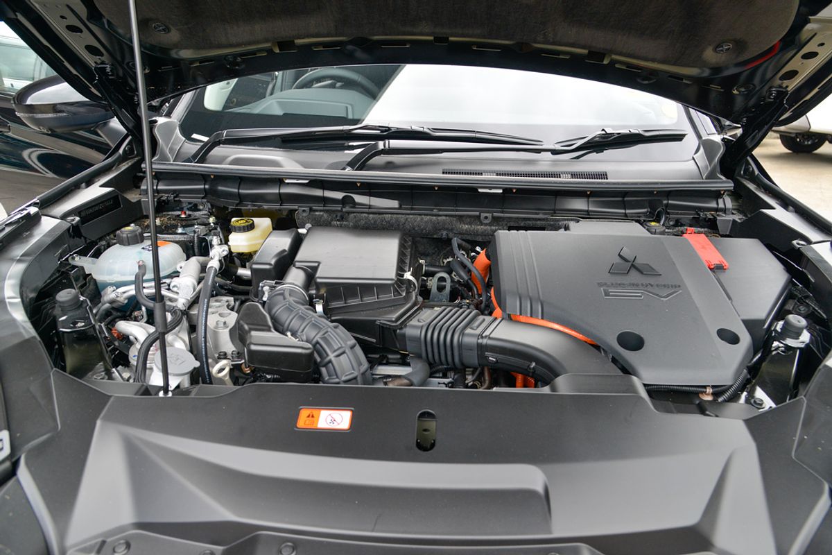 2025 Mitsubishi Outlander PHEV Exceed ZM