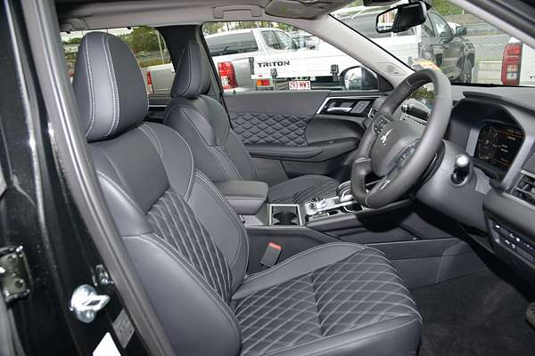 2025 Mitsubishi Outlander PHEV Exceed ZM