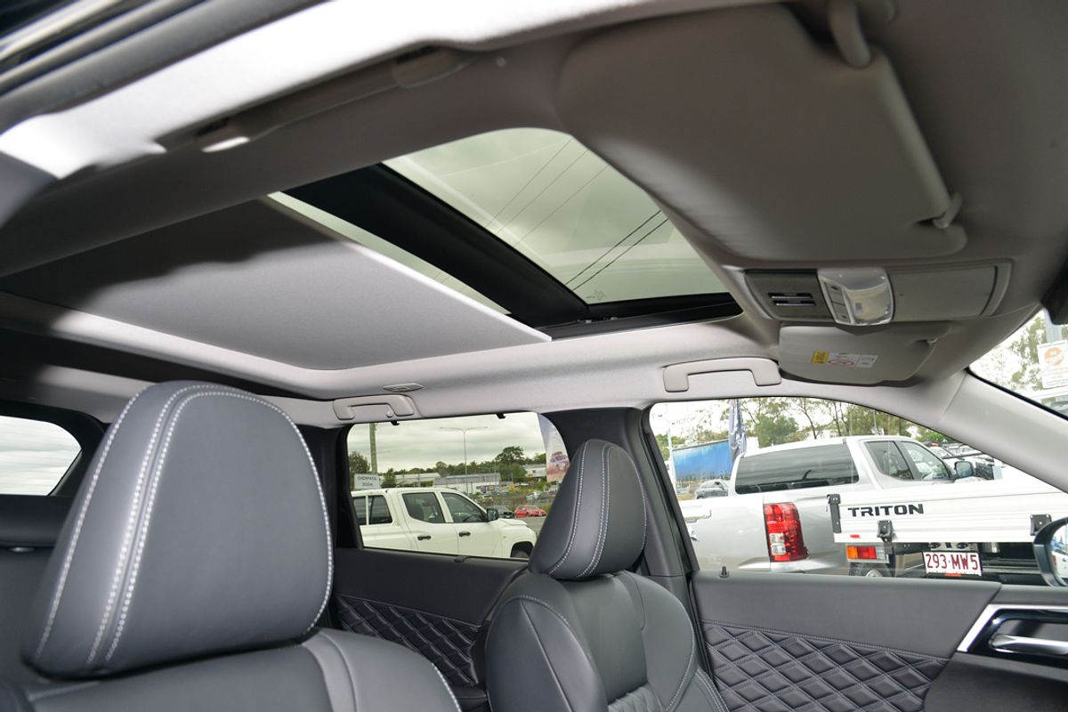 2025 Mitsubishi Outlander PHEV Exceed ZM