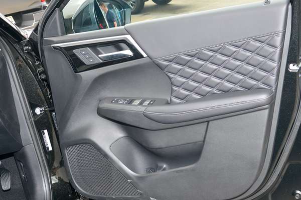 2025 Mitsubishi Outlander PHEV Exceed ZM