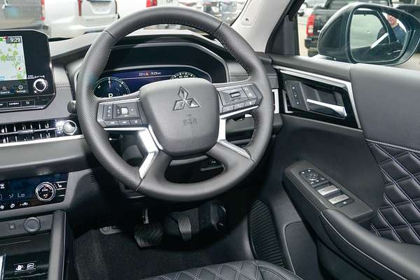 2025 Mitsubishi Outlander PHEV Exceed ZM