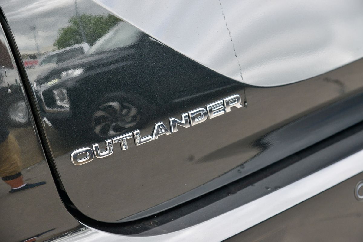 2025 Mitsubishi Outlander PHEV Exceed ZM