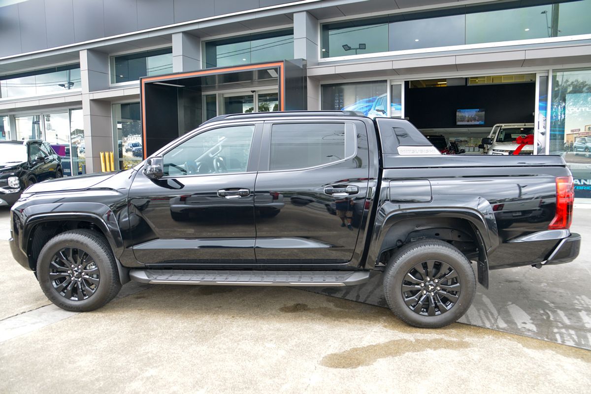 2025 Mitsubishi Triton GSR MV 4X4