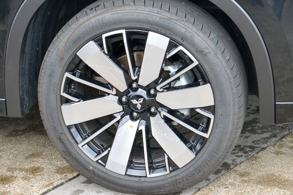 2025 Mitsubishi Outlander Exceed ZM