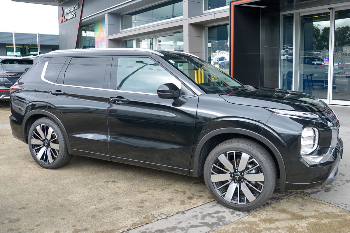 2025 Mitsubishi Outlander Exceed ZM