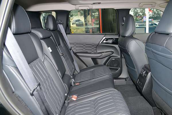 2025 Mitsubishi Outlander Exceed ZM