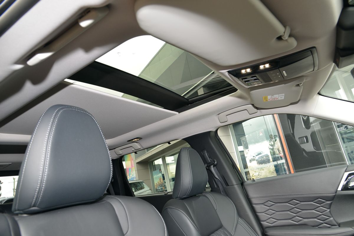 2025 Mitsubishi Outlander Exceed ZM