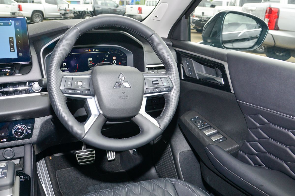 2025 Mitsubishi Outlander Exceed ZM