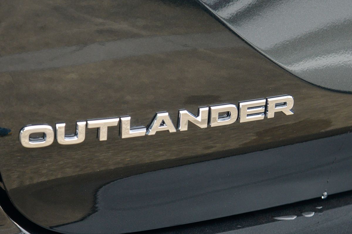 2025 Mitsubishi Outlander Exceed ZM