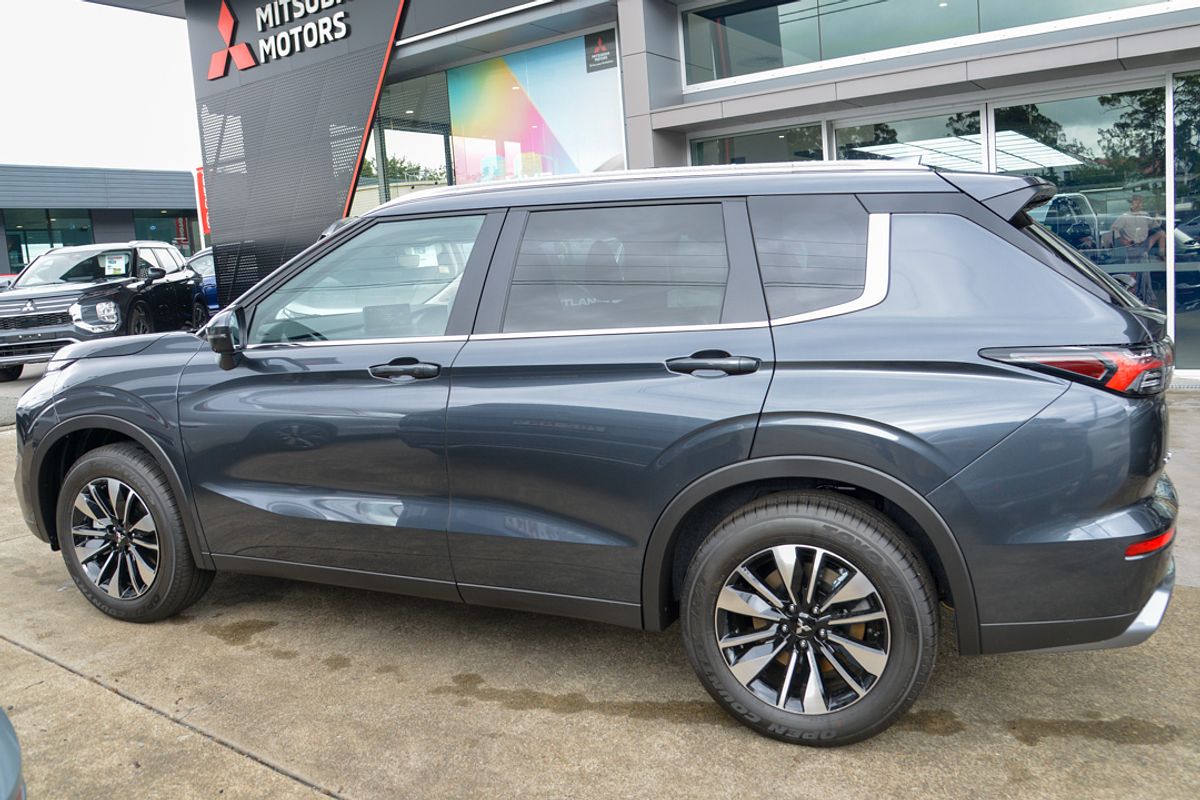 2025 Mitsubishi Outlander LS ZM