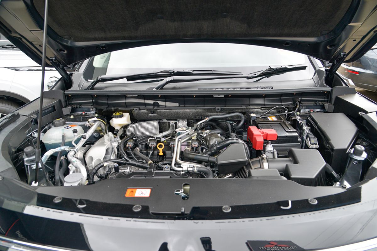 2025 Mitsubishi Outlander LS ZM