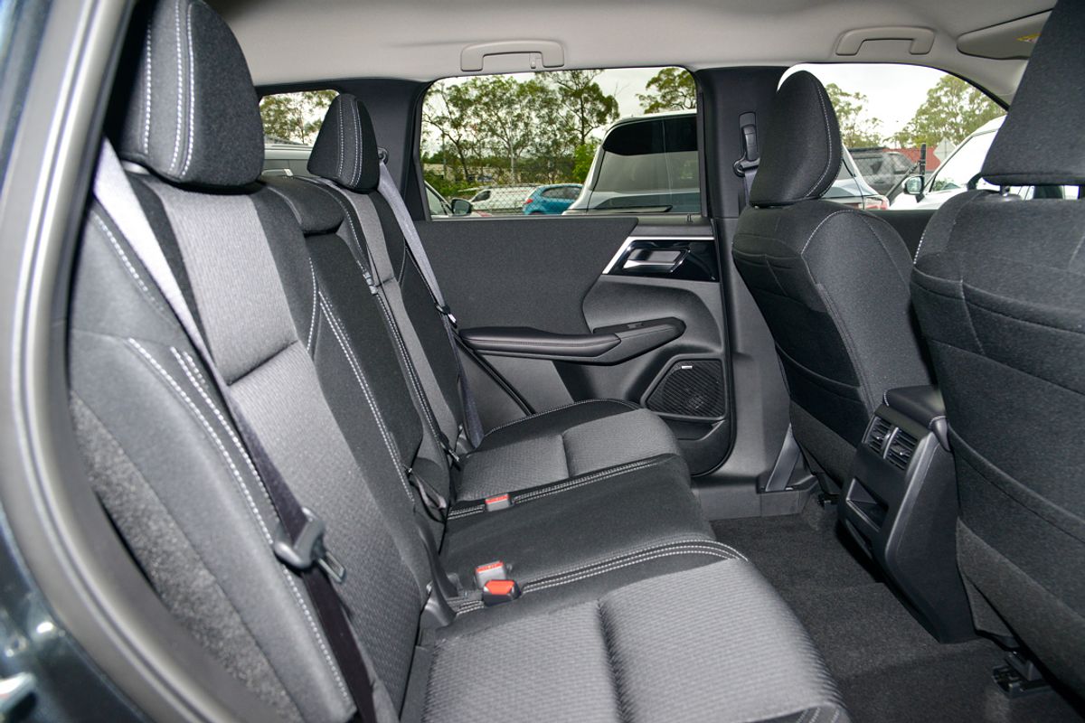 2025 Mitsubishi Outlander LS ZM