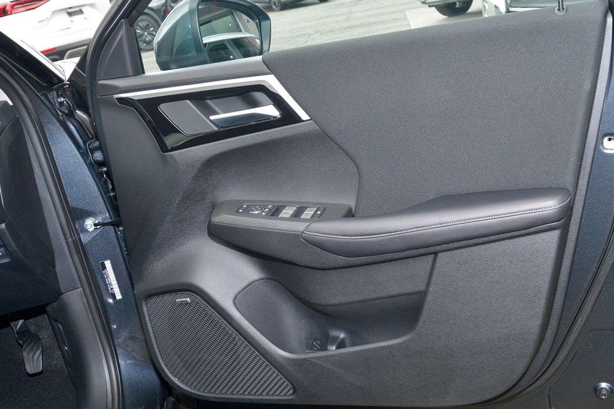 2025 Mitsubishi Outlander LS ZM