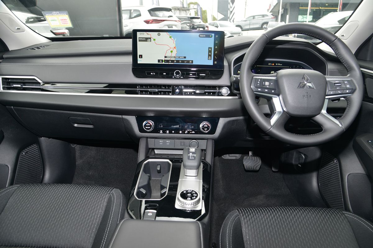 2025 Mitsubishi Outlander LS ZM