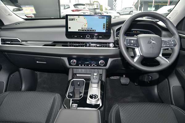 2025 Mitsubishi Outlander LS ZM