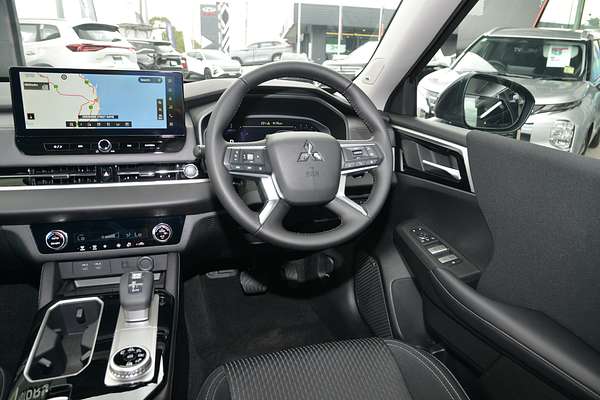 2025 Mitsubishi Outlander LS ZM