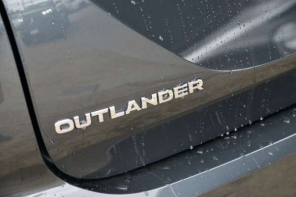 2025 Mitsubishi Outlander LS ZM